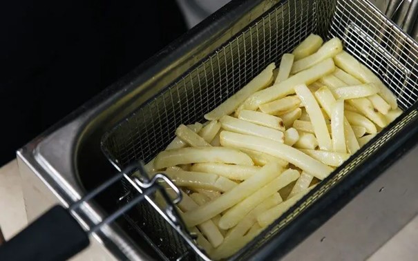 Blanchir des pommes frites