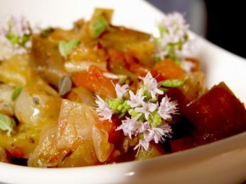 Ratatouille aux fleurs d’origan Ratatouille aux fleurs d’origan