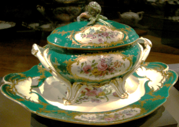 Soupi&egrave;re en porcelaine de Saxe