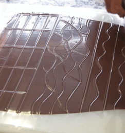 Chocolat sous feuille guitare