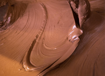 Conchage du chocolat (d&eacute;tail)