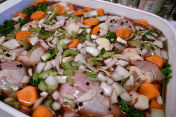 Coq au vin en marinade