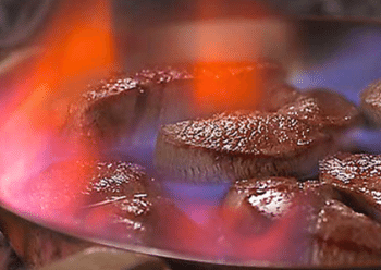 Pav&eacute;s de b&oelig;uf flamb&eacute;s au cognac