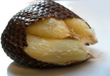 Coupe d’un fruit du salak