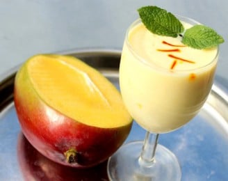 Lassi indien au safran et à la mangue