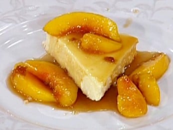 Cheesecake aux pêches jaunes flambées