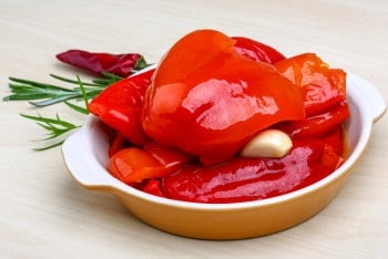Poivrons rouges marinés à l'huile d'olive