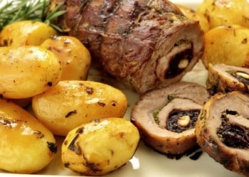 Épaule d’agneau roulée et farcie aux pruneaux