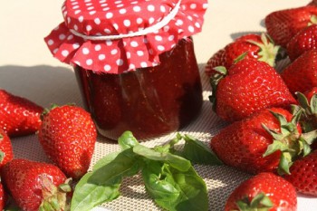 Confiture de fraises au basilic