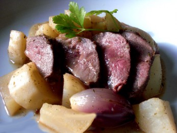 Magret de canard aux navets et à l’échalote