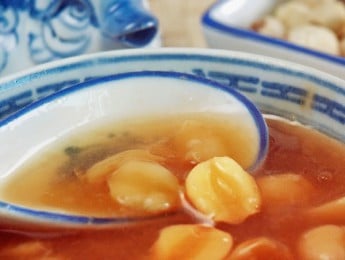 Soupe vietnamienne sucrée aux graines de lotus