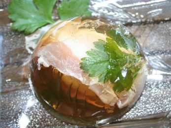 Aspic d’œuf mollet et de poitrine fumée