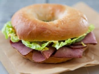 Bagel au pastrami