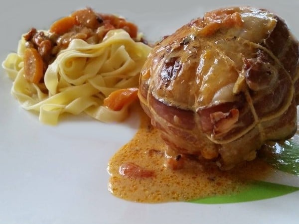 Veal paupiette and tagliatelle with carrots