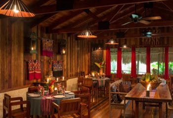 Αίθουσα εστιατορίου του ξενοδοχείου Blancaneaux Lodge