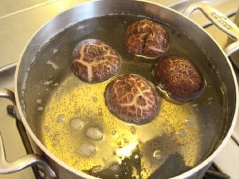 Shiitake dashi (champignons japonais)