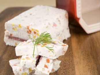 Terrine de dorade au magret fumé et poivrons confits