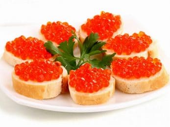 Canapés aux œufs de saumon