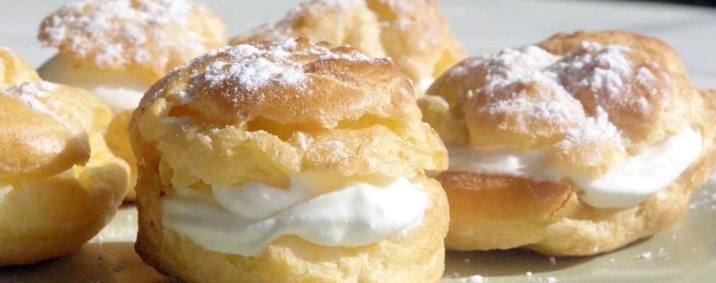 Whipped cream puffs