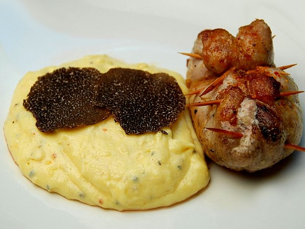 Paupiette ayam dan escaoutoun dengan Périgord truffle