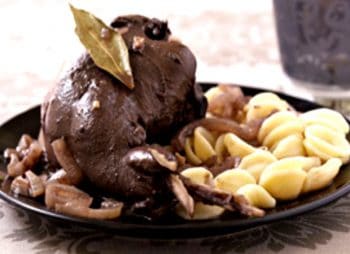 Civet de lièvre au chocolat et conchigliette fraîches