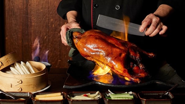 Service du canard laqu&eacute; &agrave; la p&eacute;kinoise