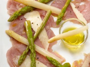 Carpaccio de veau aux deux asperges