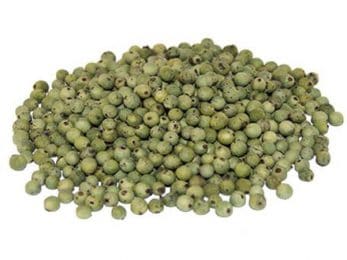 Grains de poivre vert séché