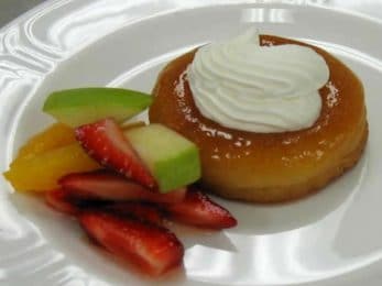 Savarin à la crème chantilly et aux fruits