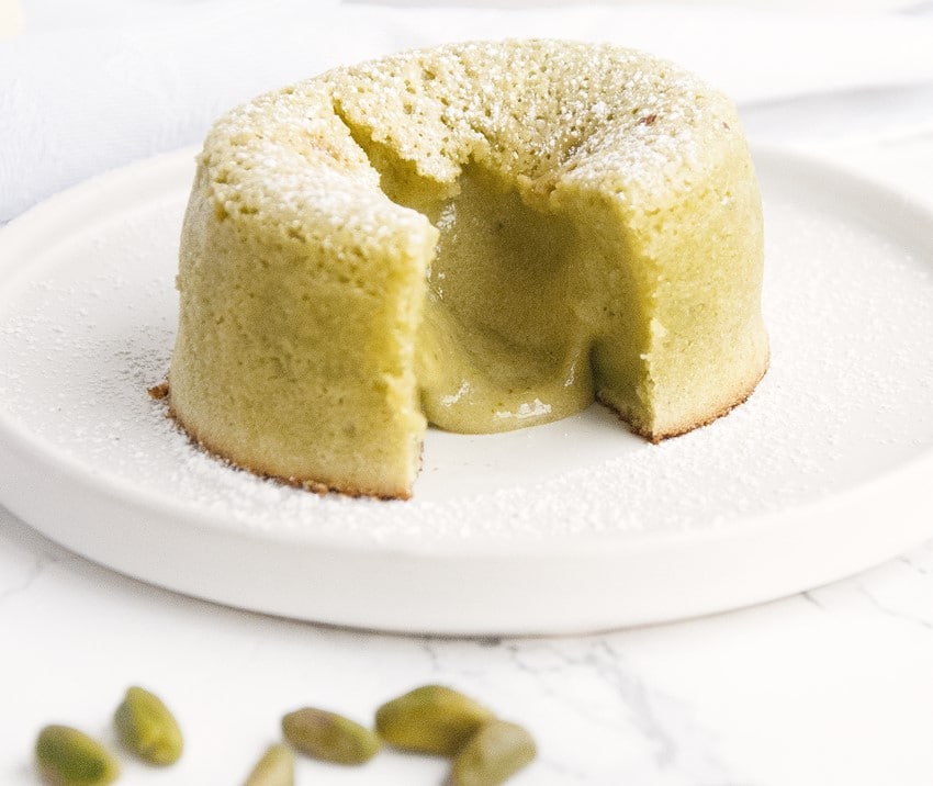 Semi-cooked white chocolate pistachio