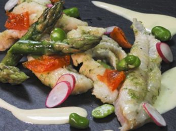 Goujonnettes de sole aux légumes printaniers et lait de poule