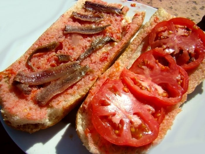 Roustide cá cơm và roustide cà chua