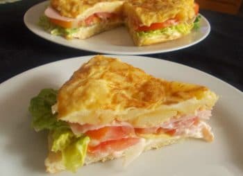 Tortilla à la tomate et au jambon