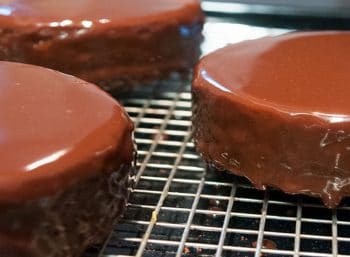 Sachertorte en phase de finition