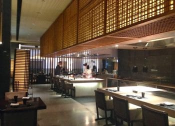 Salle design d’une Teppan-yakitoriya