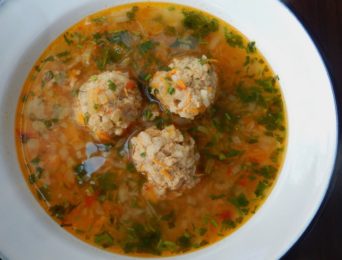 Ciorbă aux boulettes de viande