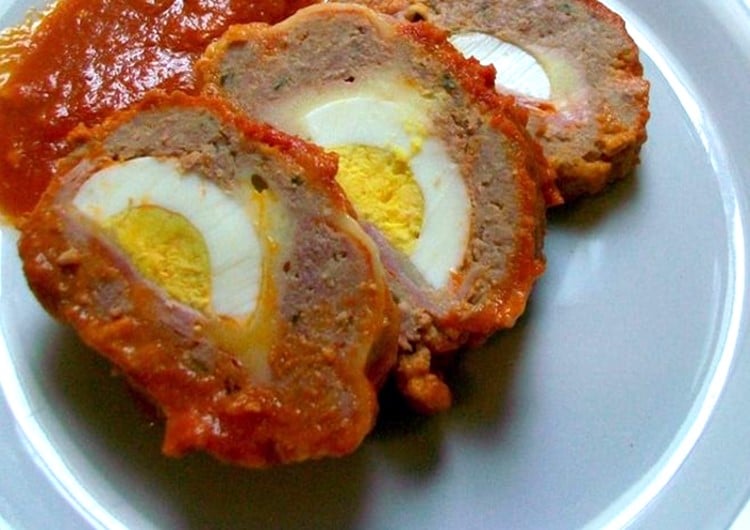 Polpettone dengan saus Neapolitan