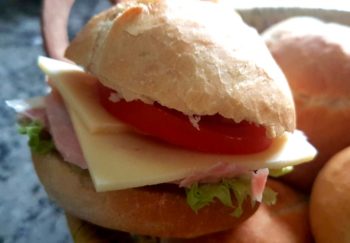 Pistolet au jambon, fromage et crudités