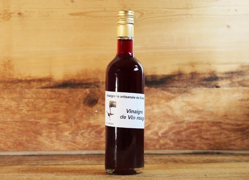 Bouteille de vinaigre de vin rouge