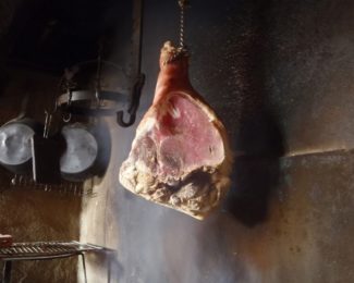 Fumage artisanal du jambon
