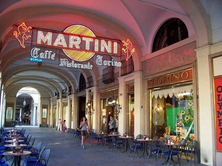 Ang punong-tanggapan ng bahay ng Martini sa Turin