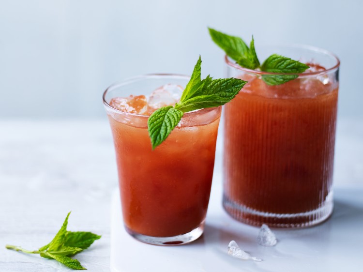 Votka ve domates suyu kokteyli