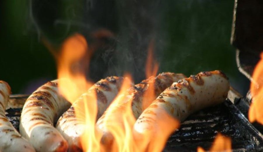 Salchichas blancas a la barbacoa