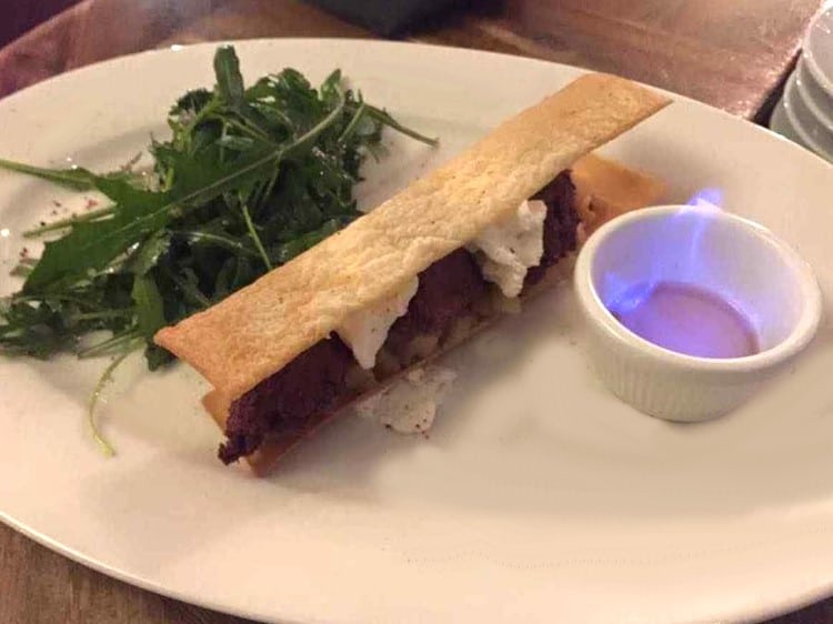 Teurgoule de boudin en feuillet&eacute; et flambage au pommeau de Normandie