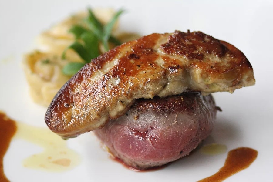 Foie gras po&ecirc;l&eacute; sur tournedos