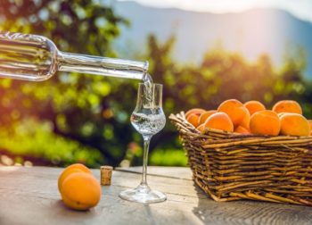 Eau-de-vie d’abricotine valaisanne