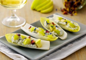 Barquette d’endive à la crème de roquefort et granny Smith