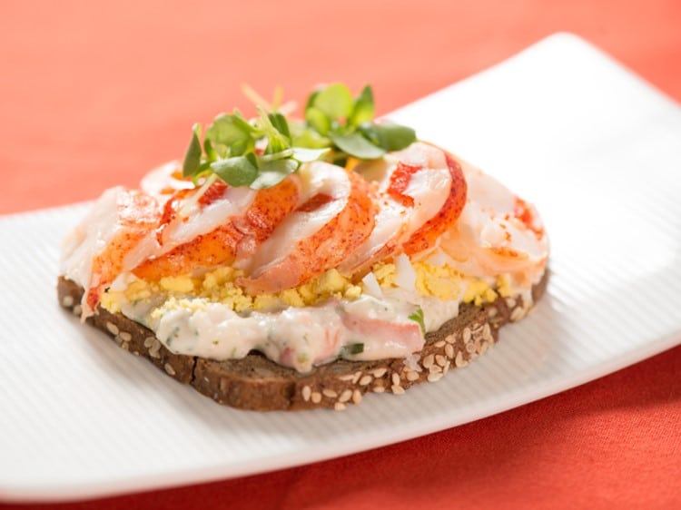 Smørrebrød au homard Smørrebrød au homard