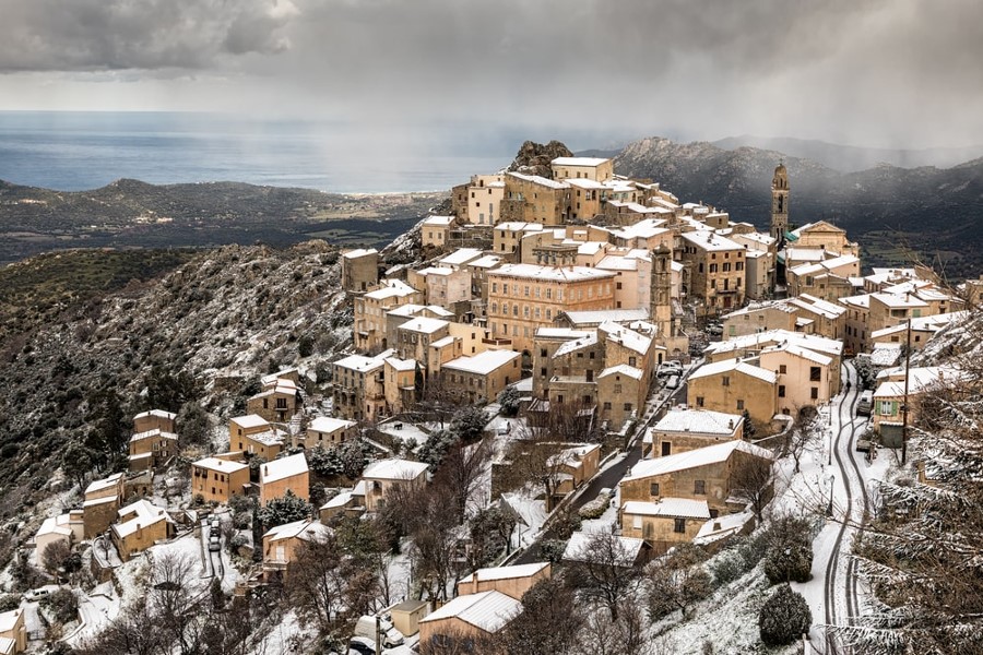 Corsica - Ngôi làng Speloncato dưới tuyết Corsica - Ngôi làng Speloncato dưới tuyết