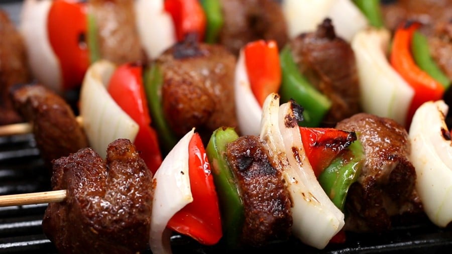 Brochettes sur le gril Brochettes sur le gril